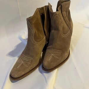 Dolce Vida Western Booties sz 7